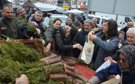 Korkuteli’nde Yeşil Seferberlik: 1000 Fidan Toprakla Buluşmak İçin Dağıtıldı!