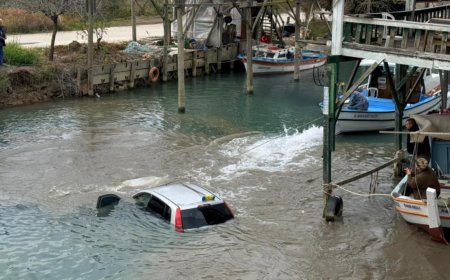 Serik’te İnanılmaz Kaza: Otomobil Irmağa Gömüldü, İçindekiler Kıyıya Yüzdü
