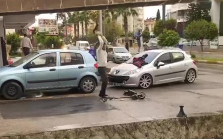Antalya’da Öfke Patlaması: Arızalanan Scooterı Taşla Parçaladı!