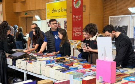 Geleceğin Okurları Fuarda: Kepez’de Çocukların Kitap Sevgisi Dikkat Çekti