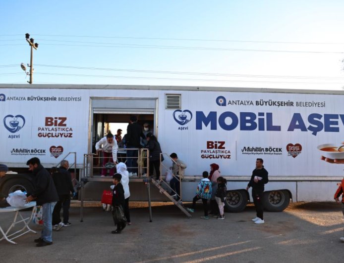 Antalya’da Ramazan Bereketi Mahalle Mahalle Yayılıyor