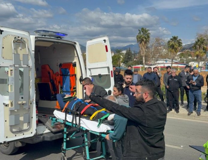 Antalya Gazipaşa’da Motosiklet Kazası: Genç Sürücü ve Yolcusu Yaralandı