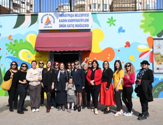 Köyden Atölyeye: Antalya Köy Pazarı’nın Balları Muma Dönüştü