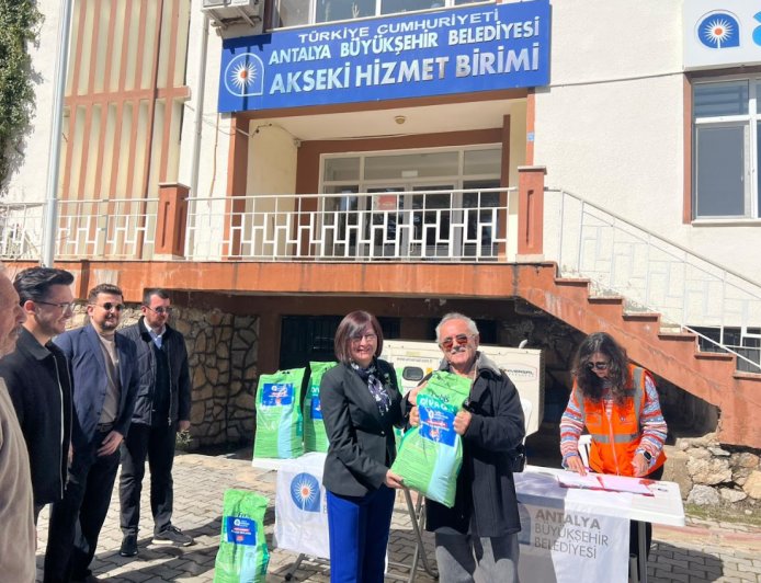 Antalya Büyükşehir Belediyesi Aksekili Meyve Üreticilerini Unutmadı