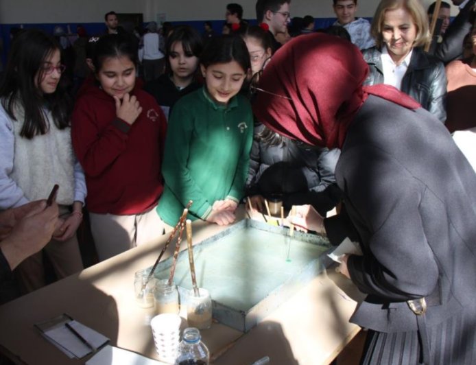 Serik’te Geleneksel Sanatlar Rüzgarı: Ebru, Hat ve Naht Sergisi Açıldı