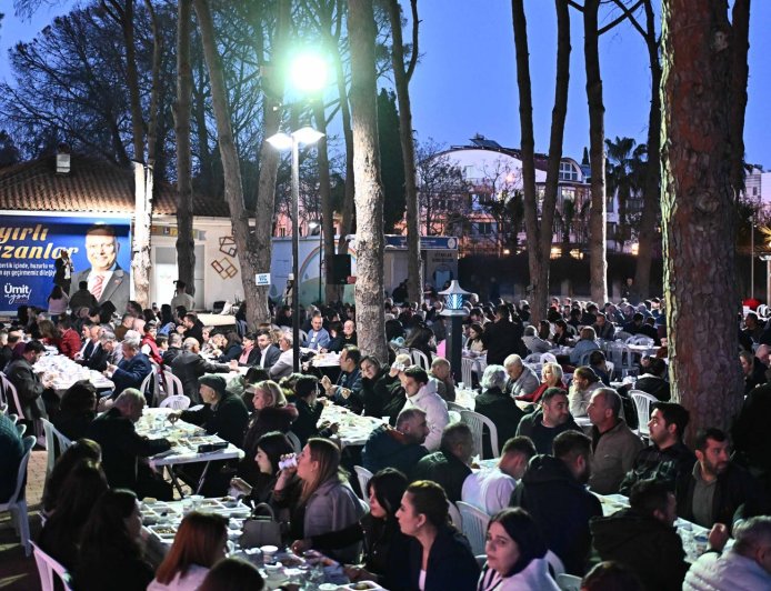 Muratpaşa’da Kardeşlik Sofrası: 2 Bin Kişi Aynı İftarda Buluştu