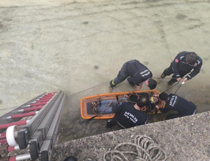 Alanya’da Talihsiz Olay: Duvarın Üzerinden Çaya Düştü