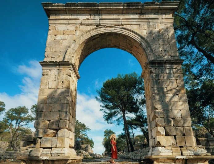 Kemer’in Tanıtımında Yapay Zekâ Dönemi: "Visit Kemer" Yayında!