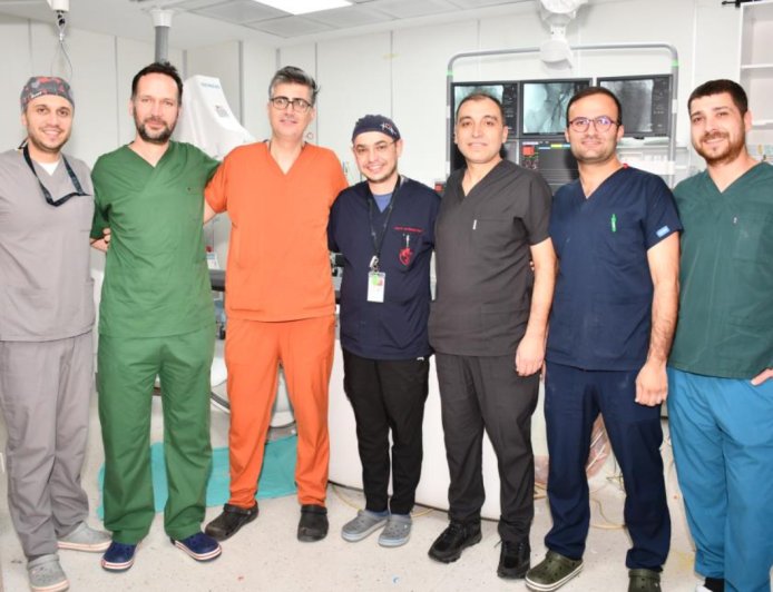 Alanya'da Kalp Tedavisinde Yeni Dönem: Göğüs Kafesi Açılmadan Kapak Değişimi