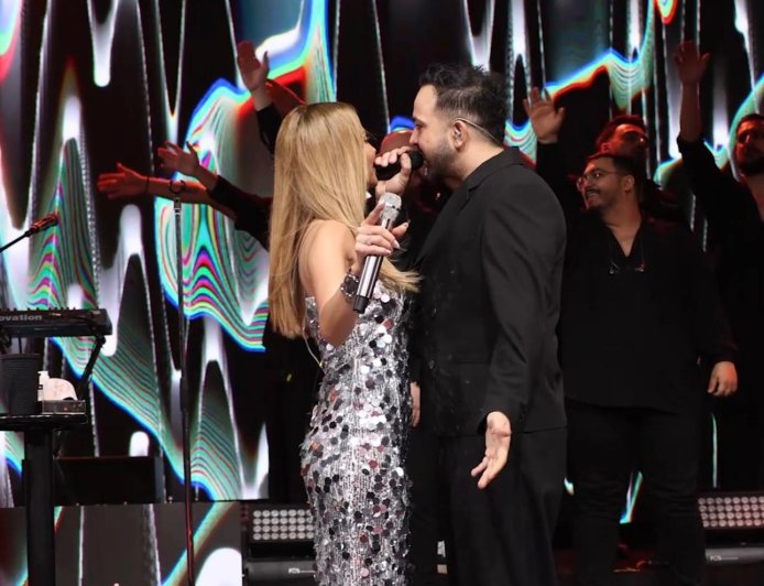 Pine Beach’te Müzik Fırtınası: Derya Uluğ ve Aşık Gök Tatilcileri Coşturdu