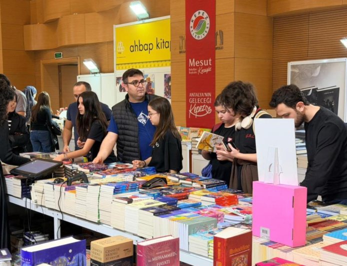 Geleceğin Okurları Fuarda: Kepez’de Çocukların Kitap Sevgisi Dikkat Çekti