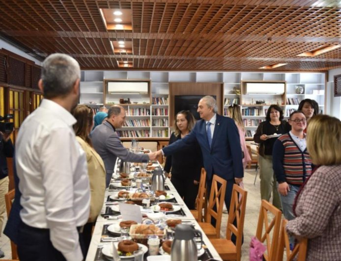 Kepez Belediye Başkanı Kocagöz, Antalya’daki Engelli Dernekleriyle Dokumapark’ta Buluştu