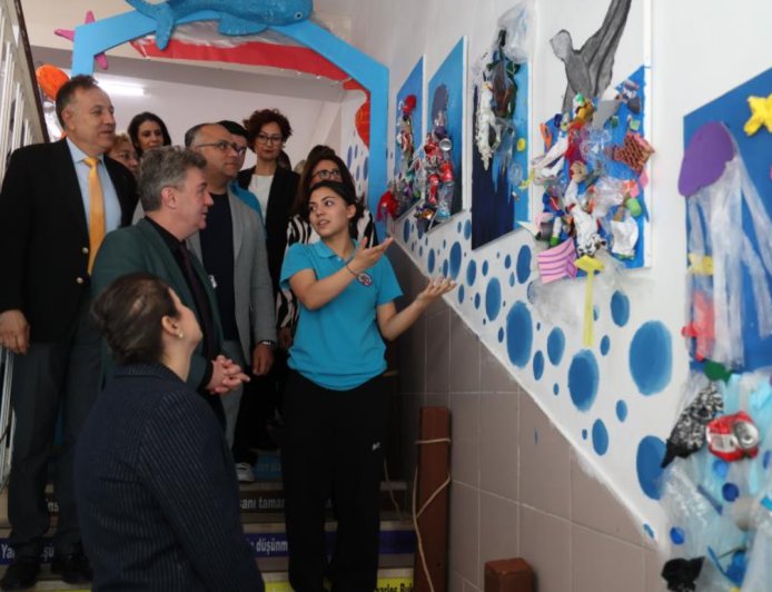 Atıklar Sanata Dönüştü: Antalyalı Öğrencilerden "Deniz Canlıları" Sergisi
