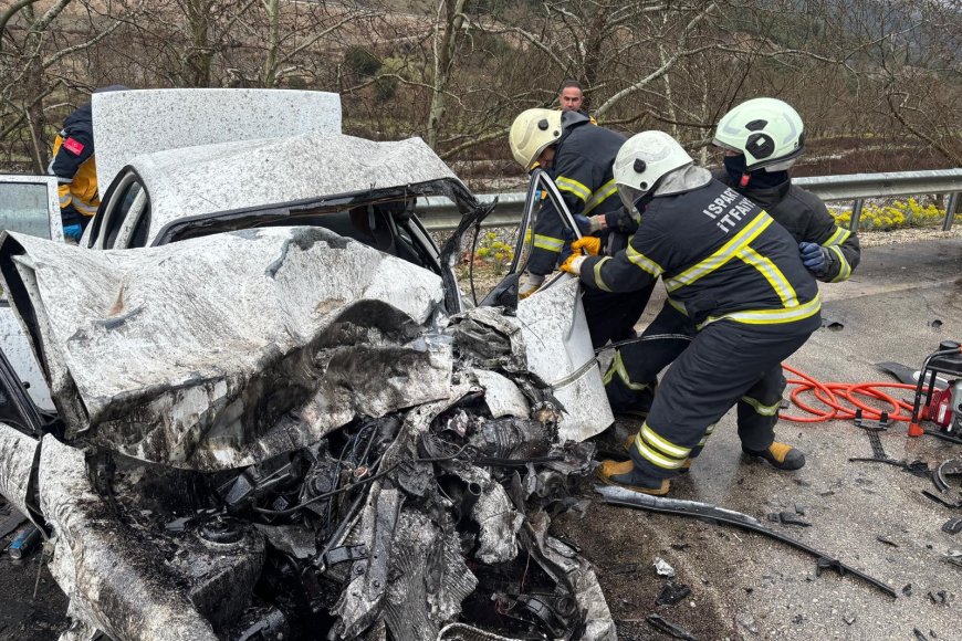 Isparta-Antalya Yolunda Feci Kaza: 2 Ölü, 4 Yaralı