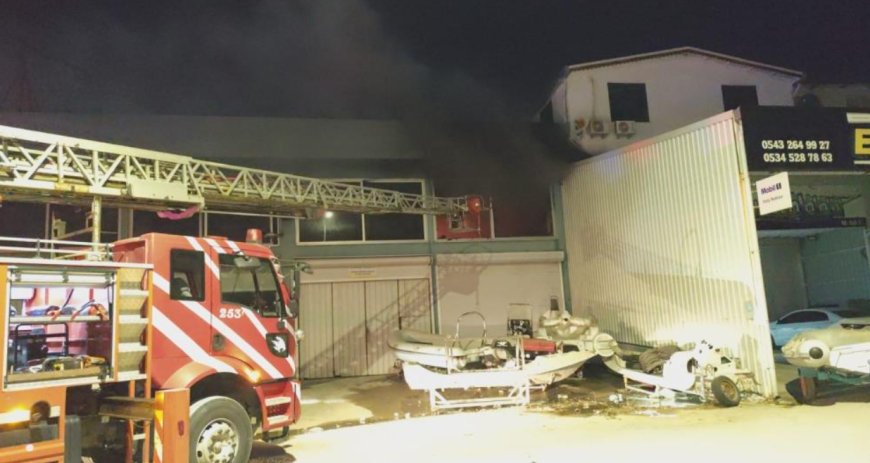 Antalya’da Korkutan Yangın: Tekne İmalathanesi Alevlere Teslim