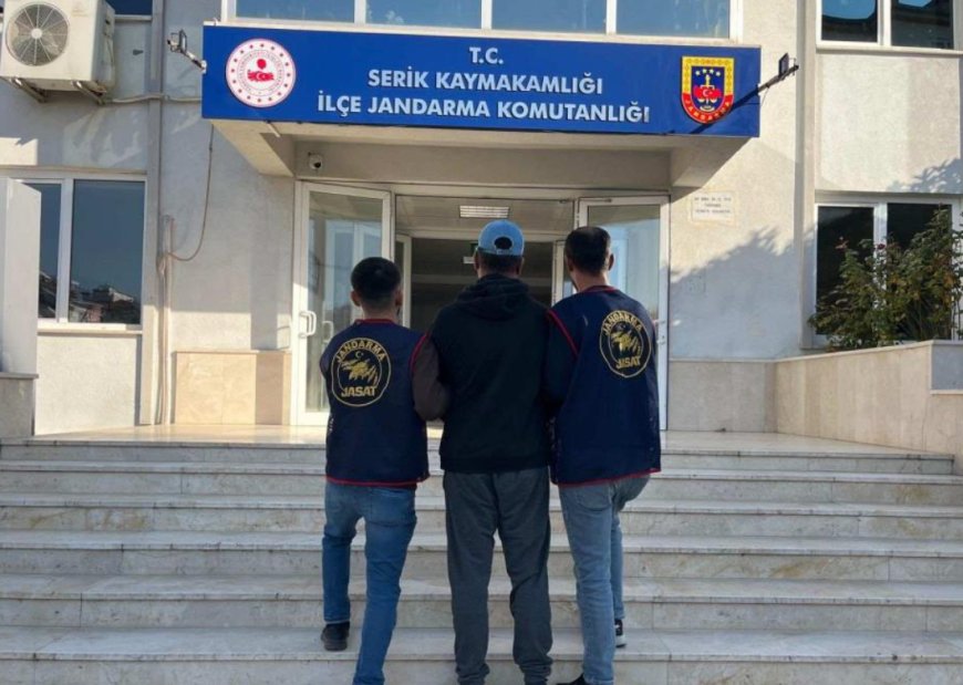 Serik'te JASAT Pençesi: Aranan 5 Kişi Operasyonla Yakalandı