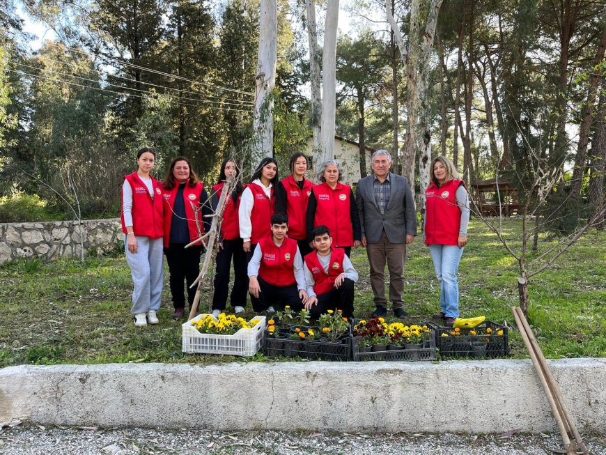 Aksu’da Gönüller Çiçek Açtı: Tarım Lisesi’nden Özel Öğrencilere Renkli Hediye