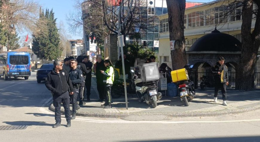 Antalya'nın Manavgat ilçesinde otomobil ile çarpışan motosiklet sürücüsü yaralandı.