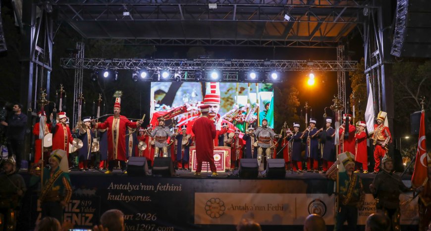 Antalya’da Fetih Coşkusu: Mehteran Birliği Ramazan Şenliklerine Damga Vurdu