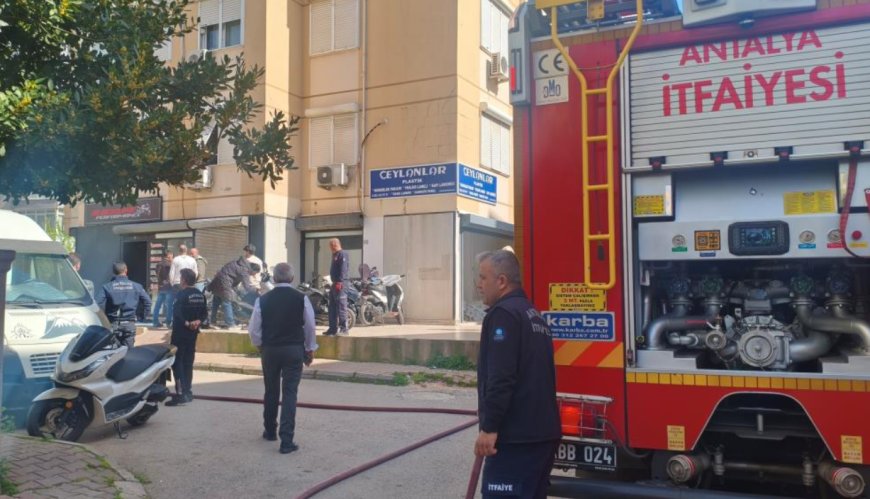 Muratpaşa'da Motosiklet Tamirhanesinde Yangın Paniği
