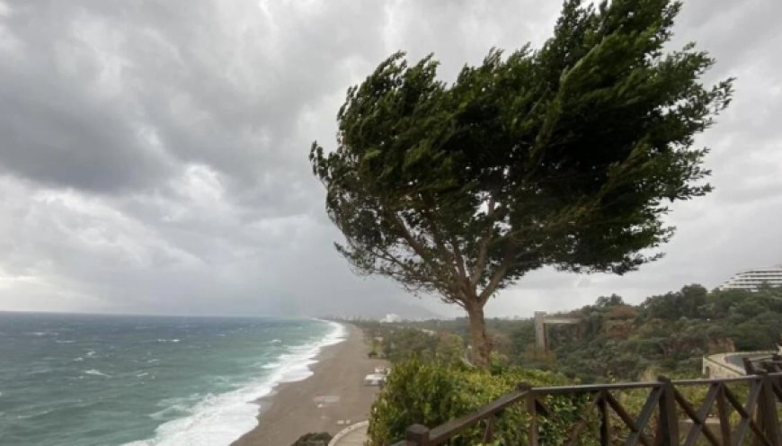 Antalya Körfezi için fırtına uyarısı yapıldı.