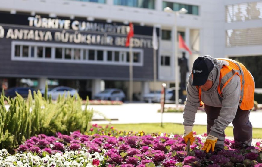 Antalya Büyükşehir Belediyesi ile şehre kadın eli değiyor