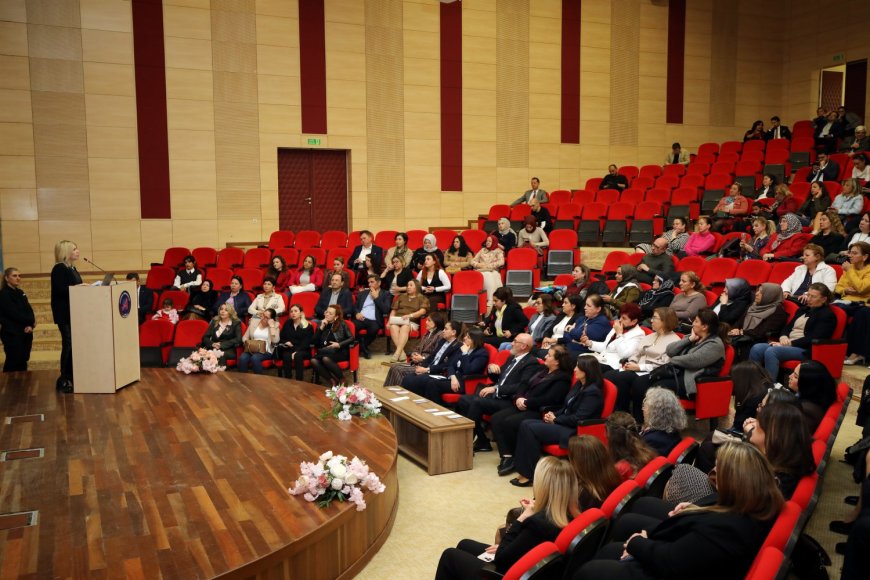 8 Mart’ta Antalya’da Kadınlar Güçlerini Birleştirdi