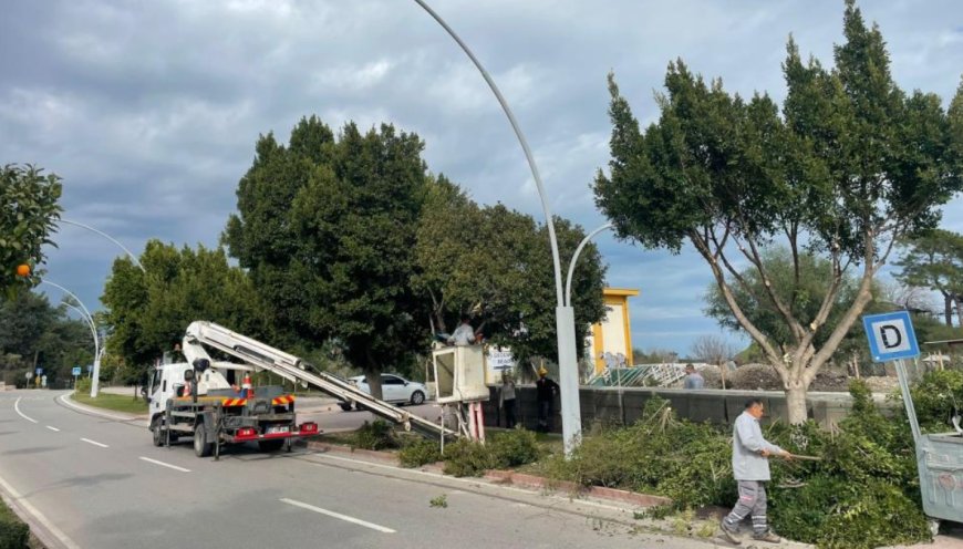 Büyükşehir’den Kemer’e Bahar Dokunuşu: Peyzaj ve Temizlik Seferberliği