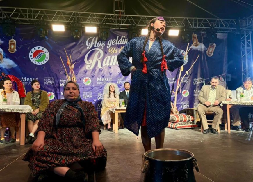 Kepez Kent Tiyatrosu, "Düğün Hatırası" adlı köy seyirlik oyunu ile Ramazan etkinliklerine renk kattı.