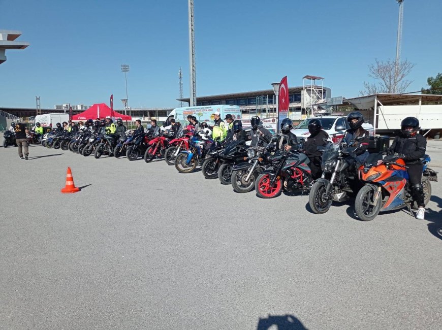 Akdeniz Üniversitesi’nde Güvenli Sürüş Seferberliği: Jandarma’dan Motosikletçilere Pratik Eğitim