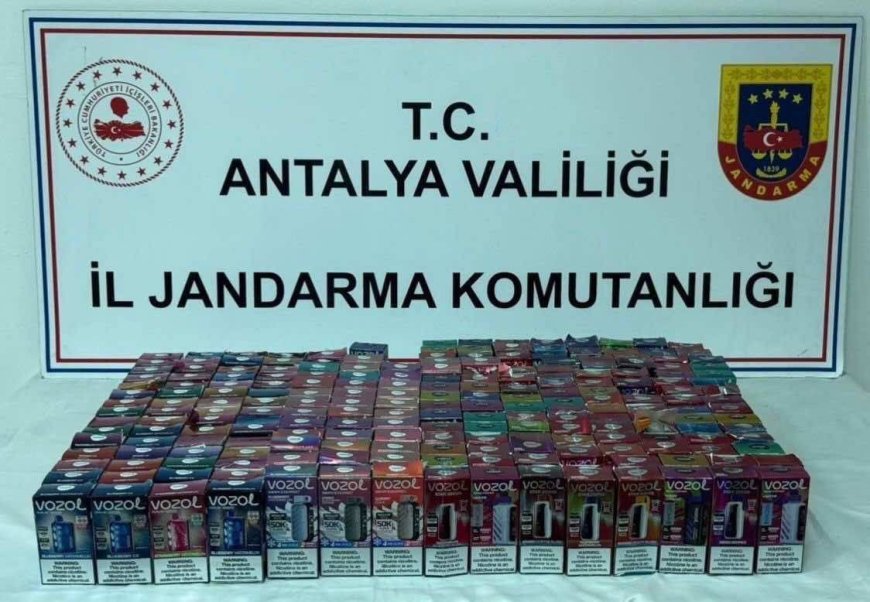 Döşemealtı'nda Kaçak Elektronik Sigara Operasyonu: 2 Şüpheli Yakalandı