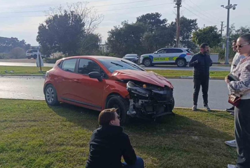 Antalya’nın Manavgat ilçesinde iki otomobilin çarpıştığı trafik kazasında 2 kişi yaralandı.