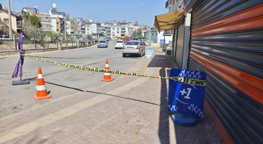 Antalya’da Komşu Esnaflar Arasında Silahlı Kavga: 22 Yaşındaki Genç Hayatını Kaybetti