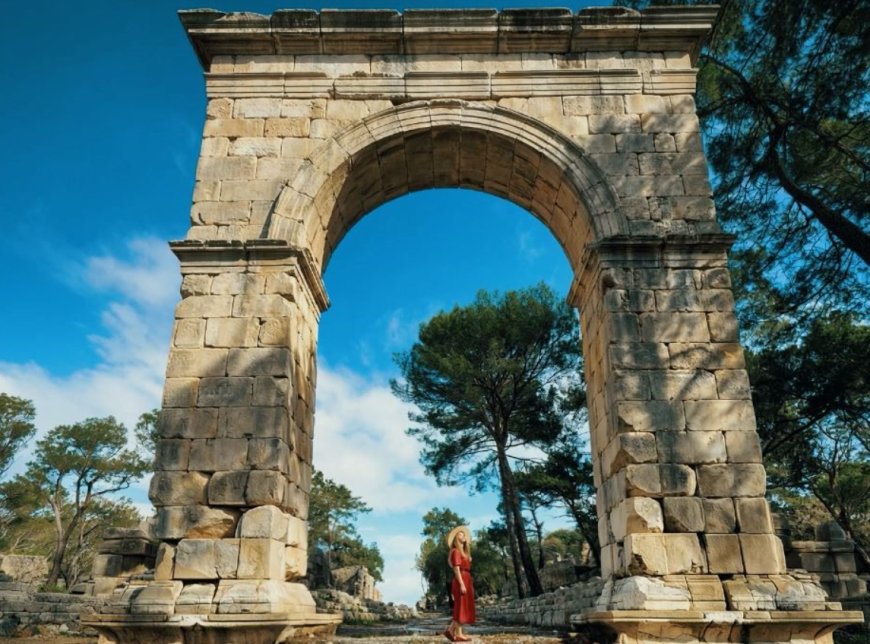Kemer’in Tanıtımında Yapay Zekâ Dönemi: "Visit Kemer" Yayında!