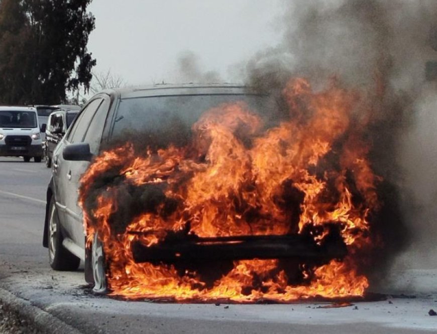 Manavgat'ta Korkutan Yangın! Araba Küle Döndü