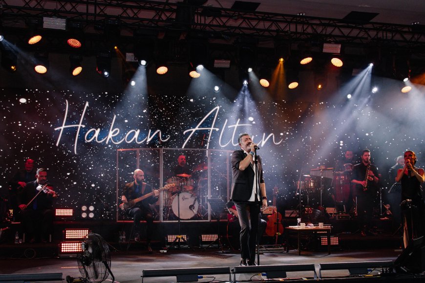 Hakan Altun Bayramın İlk Gününde Antalya’da Sahne Aldı: Tatilciler Eğlenceye Doydu