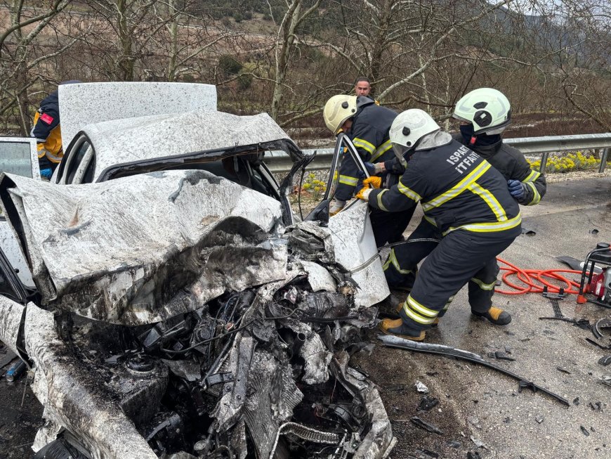 Isparta-Antalya Yolunda Feci Kaza: 2 Ölü, 4 Yaralı