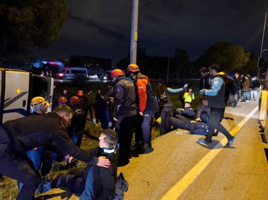 Antalya’da Korkutan Kaza: Ceza İnfaz Kurumu Servisi Devrildi!