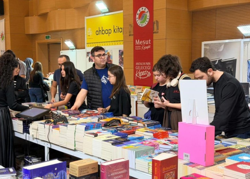Geleceğin Okurları Fuarda: Kepez’de Çocukların Kitap Sevgisi Dikkat Çekti