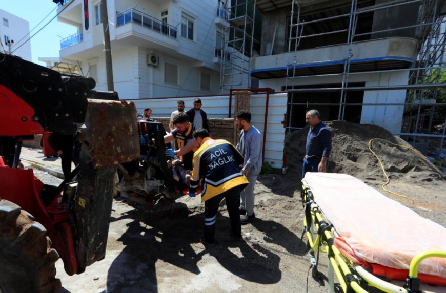 Antalya'da İskeleden Düşen İşçiye "Vinçli" Tahliye Operasyonu