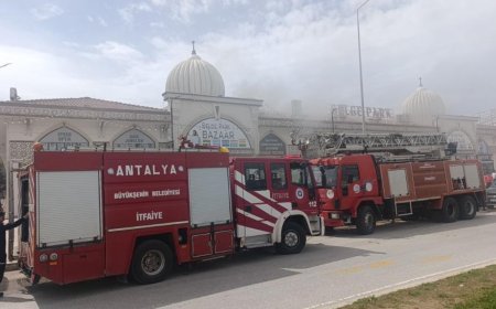Manavgat'ta Butik Yangını: Esnaf Ürünleri Kurtarmak İçin Zamanla Yarıştı!