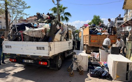Kepez’de Çöp Ev Mesaisi: Bir Evden 20 Kamyon Atık Tahliye Edildi