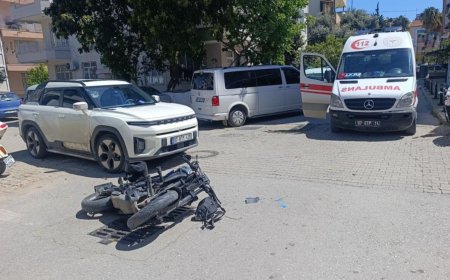 Manavgat’ta Kavşak Kazası: Motosiklet Otomobile Çarptı