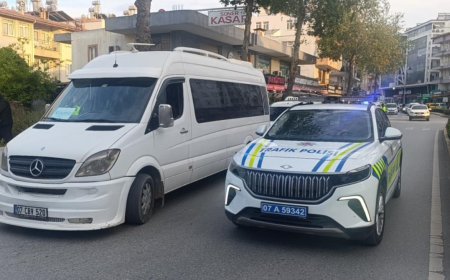 Manavgat’ta Motosiklet ile Minibüs Çarpıştı: 1 Yaralı