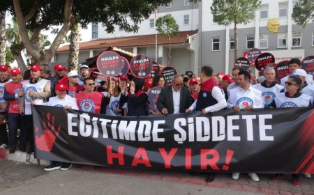 Eğitimciler Meydanlara İndi: Antalya’da Okul Saldırılarına Sert Protesto!