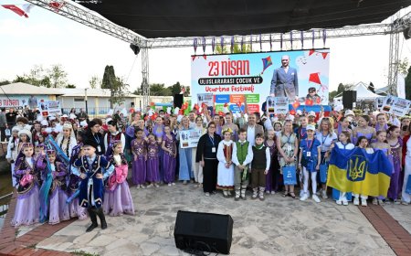 Antalya’da Gökyüzü Çocukların Elinde: Uçurtmalar 23 Nisan İçin Havalandı