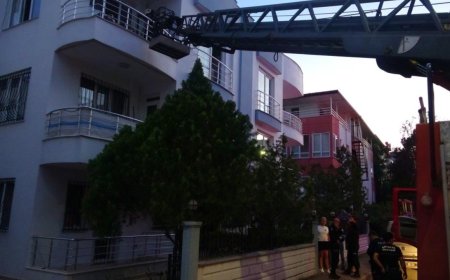 Antalya Muratpaşa'da Korkutan Yangın: Bunalıma Giren Genç Evi Yakmaya Çalıştı