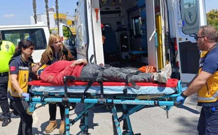 Manavgat’ta Korkutan Kaza: Minibüsler Kavşakta Birbirine Girdi