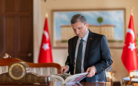 Antalya Valisi  Hulusi Şahin’den 23 Nisan Ulusal Egemenlik ve Çocuk Bayramı Mesajı