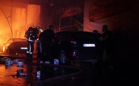 Antalya’da Oto Servisi Alev Alev Yandı: 5 Araç Demir Yığınına Döndü